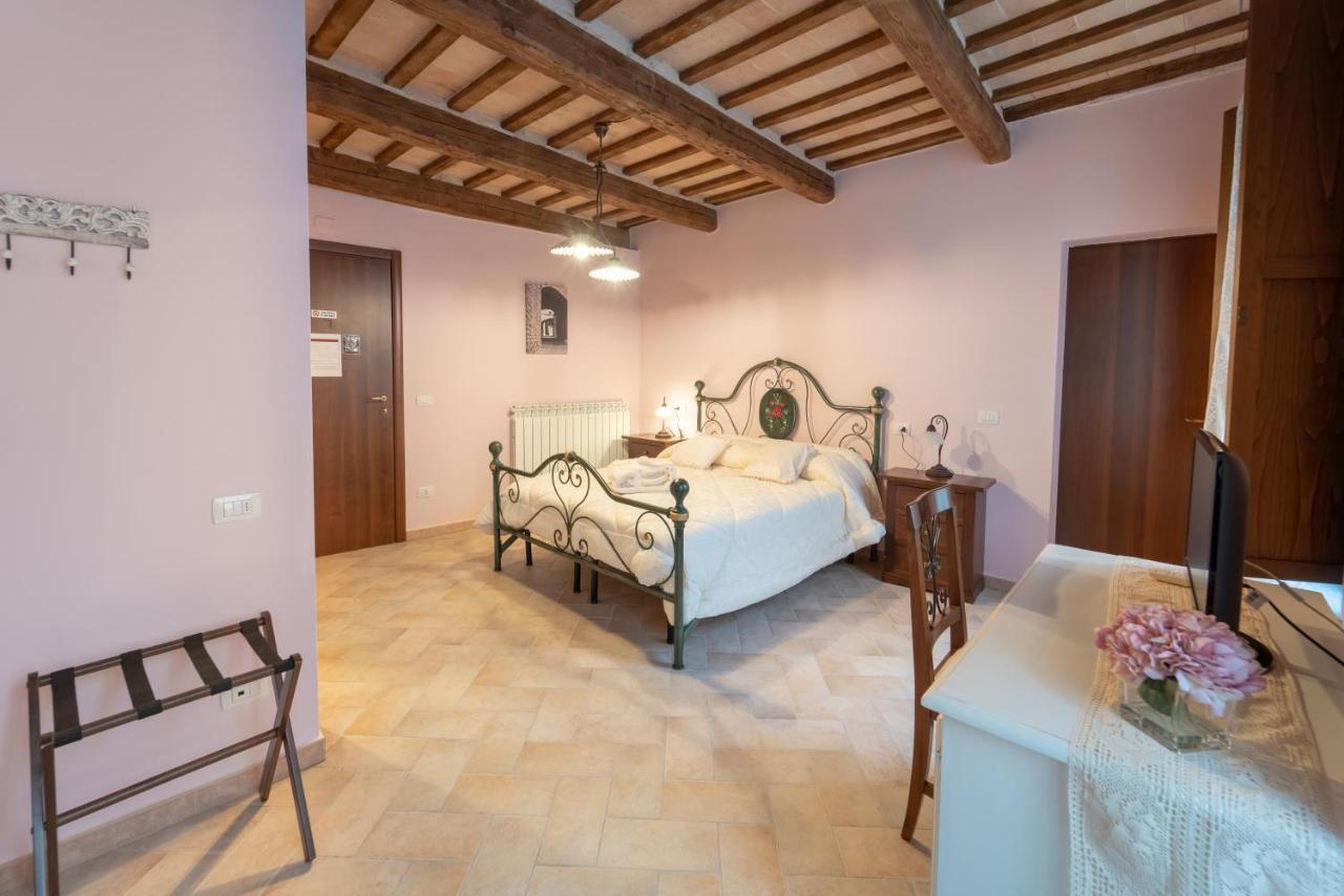 Albergo La Loggia Di San Martino กวลโด ตาดีโน ภายนอก รูปภาพ