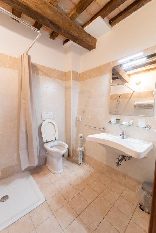 Albergo La Loggia Di San Martino กวลโด ตาดีโน ภายนอก รูปภาพ