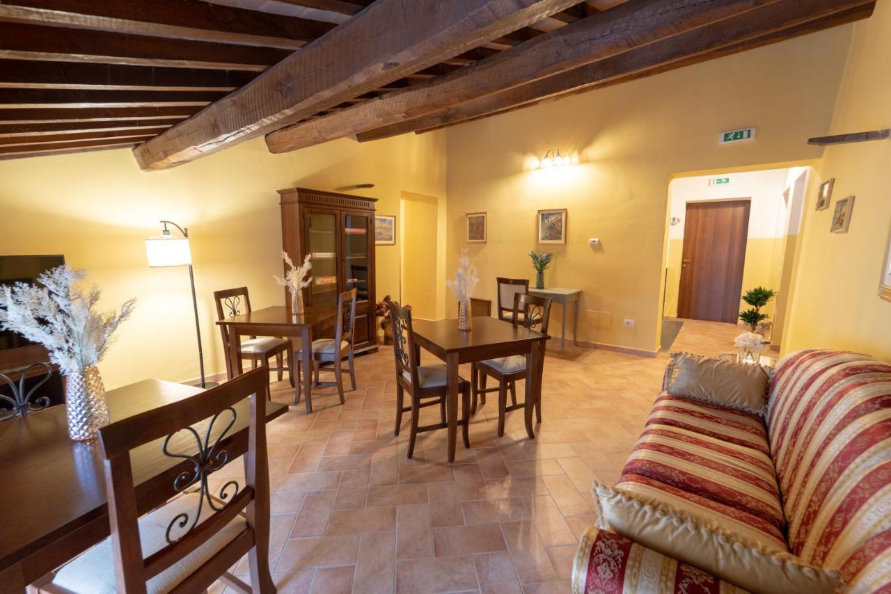 Albergo La Loggia Di San Martino กวลโด ตาดีโน ภายนอก รูปภาพ